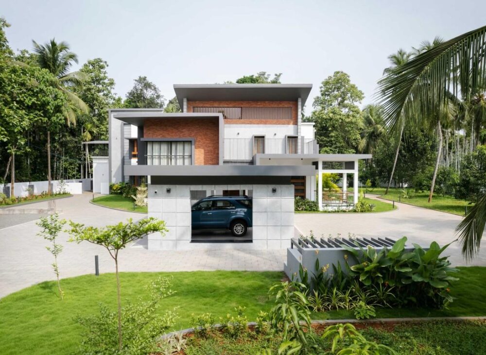 Modern Kerala house design with contemporary architecture