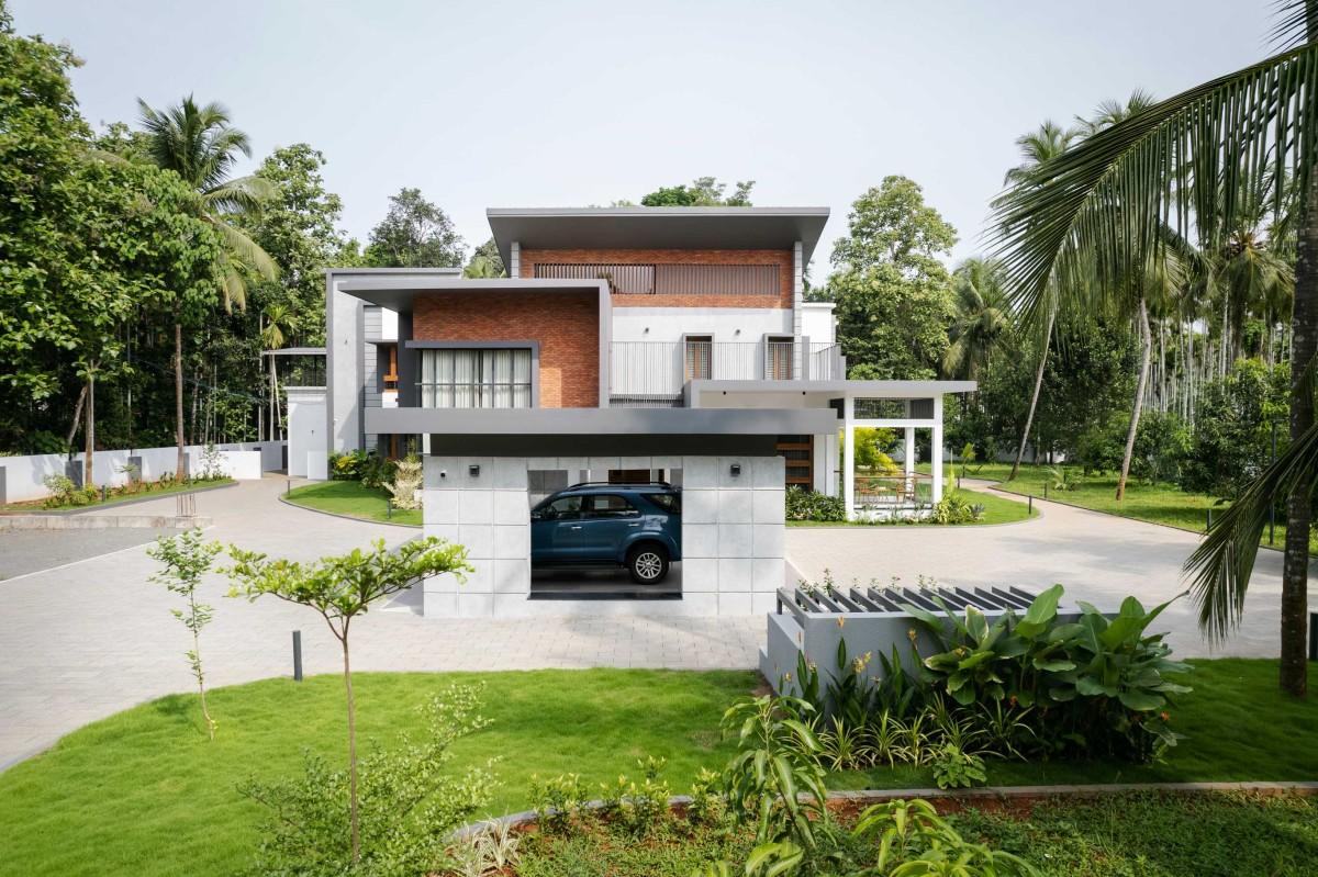 Modern Kerala house design with contemporary architecture